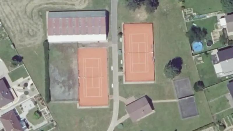 Vue aérienne des courts de tennis : Complexe de tennis de Réding