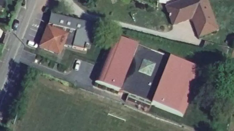 Vue aérienne du court de tennis : Terrain de tennis de Lewarde