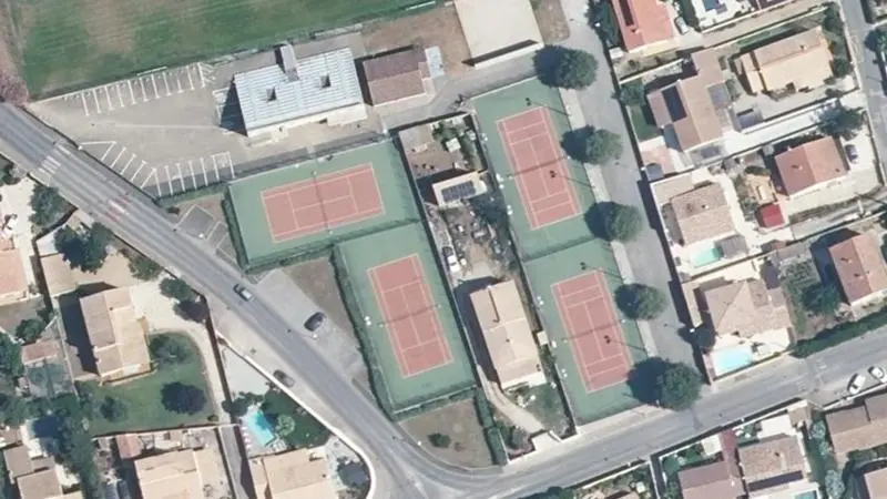 Vue aérienne des courts de tennis : Tennis Club Lunel-Viel