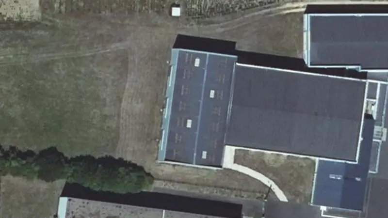 Vue aérienne du court de tennis : Complexe Sportif de Mayet