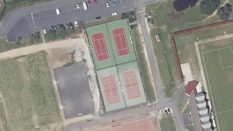 Vue aérienne des courts de tennis : Complexe Sportif Roland Rabartin