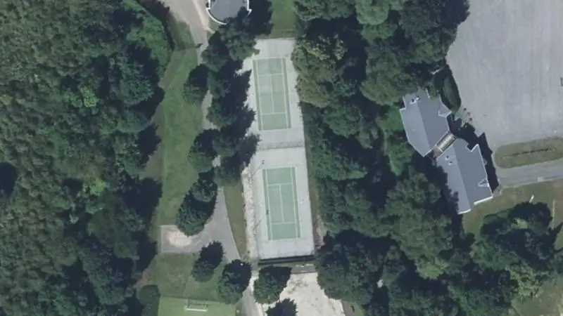 Vue aérienne des courts de tennis : Complexe sportif de la Preille
