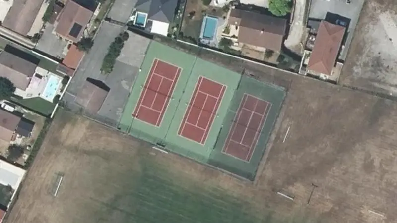 Vue aérienne des courts de tennis : Stade Aime Latoud