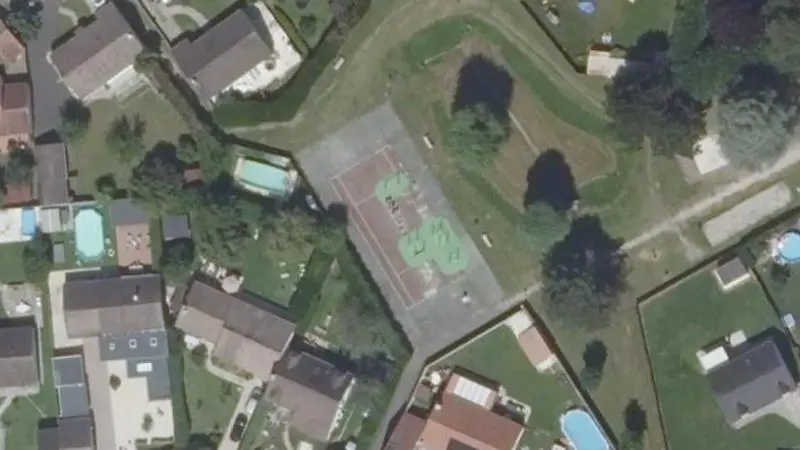 Vue aérienne du court de tennis : Terrain de tennis de Varreddes