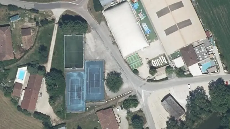 Vue aérienne des courts de tennis : Tennis Squash Fleyriat