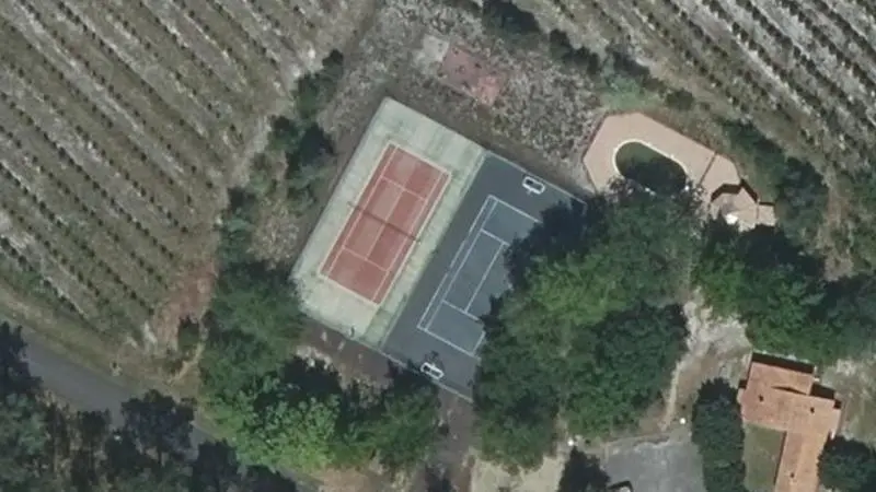 Vue aérienne des courts de tennis : Complexe Sportif de Bourideys