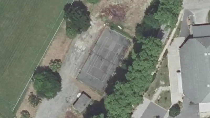 Vue aérienne du court de tennis : Stade Municipal de Durfort-Lacapelette