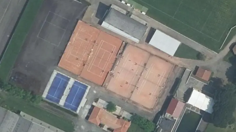 Vue aérienne des courts de tennis : Parc municipal des sports de Nogaro