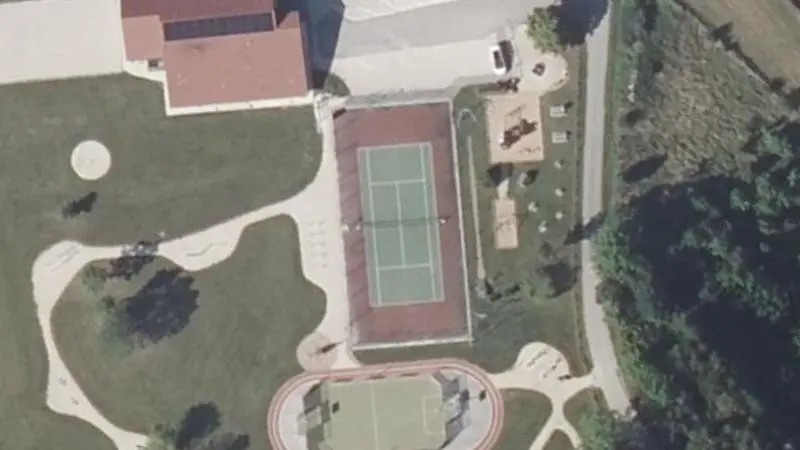 Vue aérienne du court de tennis : Stade de Football
