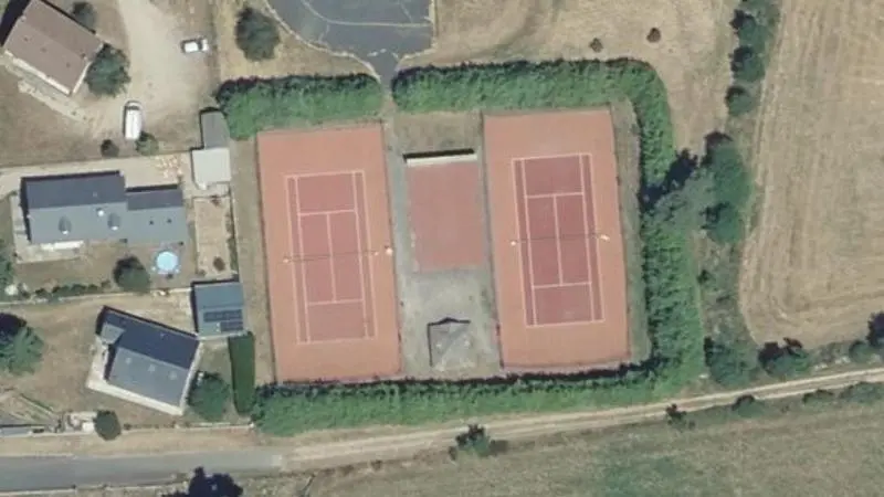Vue aérienne des courts de tennis : Tennis Club de La Terre de Randon