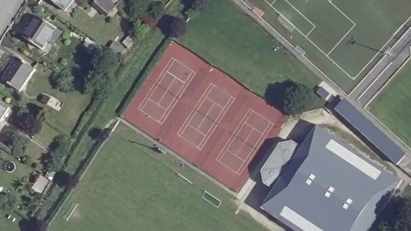 Vue aérienne des courts de tennis : Complexe Sportif de la Pinède