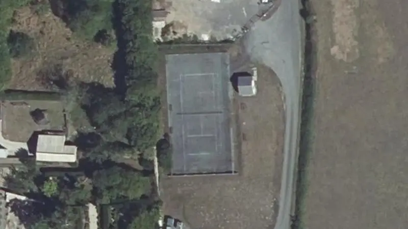 Vue aérienne du court de tennis : Terrain de tennis de Couptrain