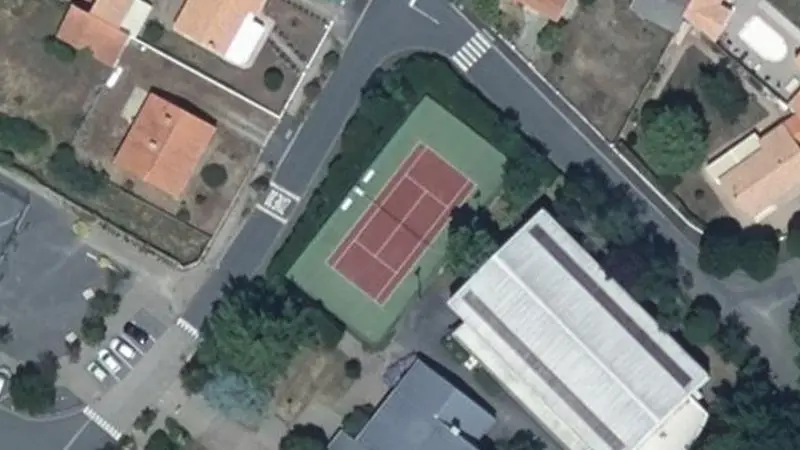 Vue aérienne du court de tennis : Complexe Sportif de Soullans