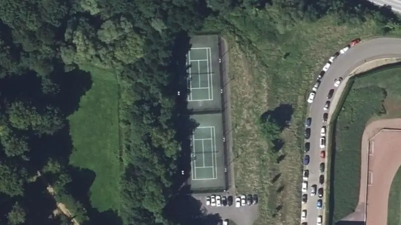 Vue aérienne des courts de tennis : Complexe sportif et de loisirs Fond Saint Martin