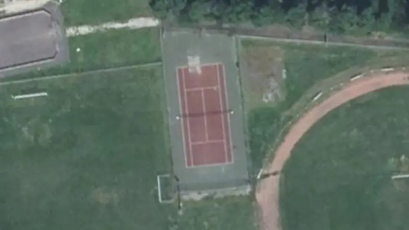 Vue aérienne du court de tennis : Stade Ludovic Octave Frossard