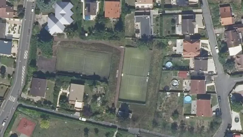 Vue aérienne des courts de tennis : Tennis Club de Groslay